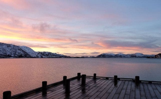 El verano deja en la isla noruega dos meses sin noche. Foto Pixabay.