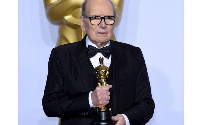 Ennio Morricone recibioÌ un Oscar honoriÌfoco en 2006. Foto Paul Buck EFE
