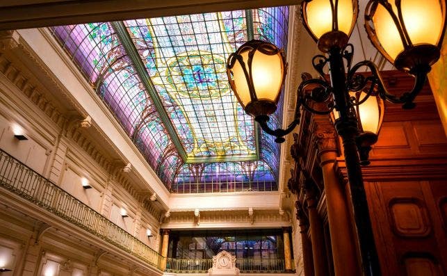 Espectaculares vidrieras art nouveau en el banco Crdit Lyonnais. Foto Verriere Regine Turismo de Nancy.