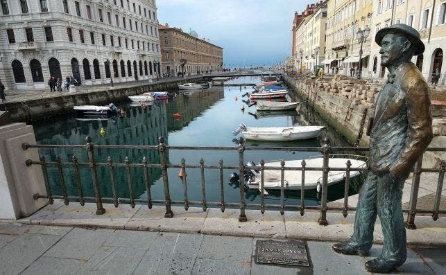 Estatua de James Joyce en la Piazza di S. Antonio Nuovo. Foto: AÌngel Bonete.