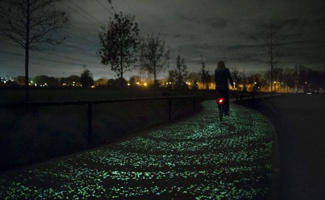 Carril bici diseÃ±ado por el estudio Roosegaarde.