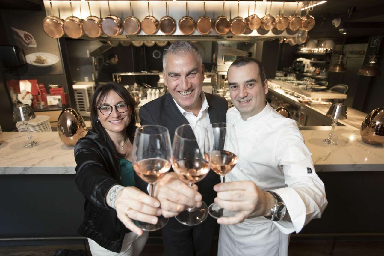 Eva Plazas, enÃ³loga de Cavas Vilarnau, DamiÃ  Deas, gerente i enÃ³logo y el chef Romain Fornell