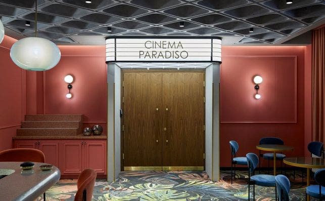 Este hotel de Lodz presenta sus salones como una sala de cine. Foto: Ahead Awards.