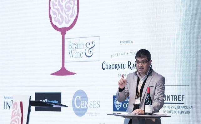 Ferran Centelles en su exposiciÃ³n durante el Foro sobre Neurociencia y EnologÃ­a Brain & Wine.