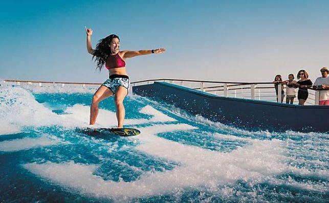 El simulador de surf Flow Ride ayuda a mantener la figura. Foto: Royal Caribbean.