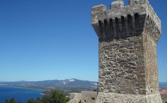 Fortaleza ante el Golfo de Baratti Foto Pxfuel