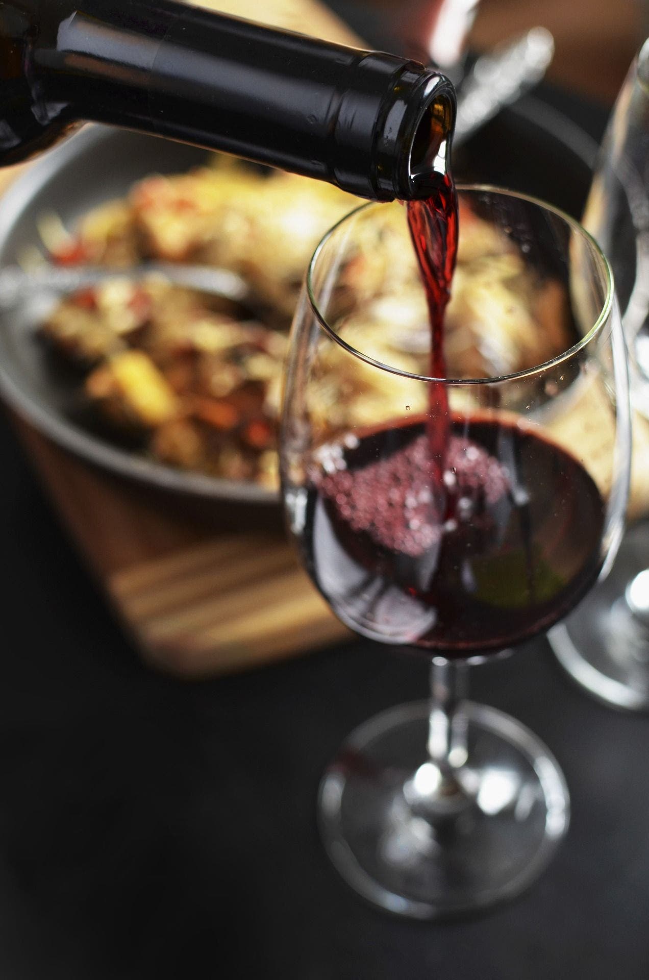 El consumo de vino en casa se ha disparado durante la cuarentena. Foto Pau Noia Pixabay