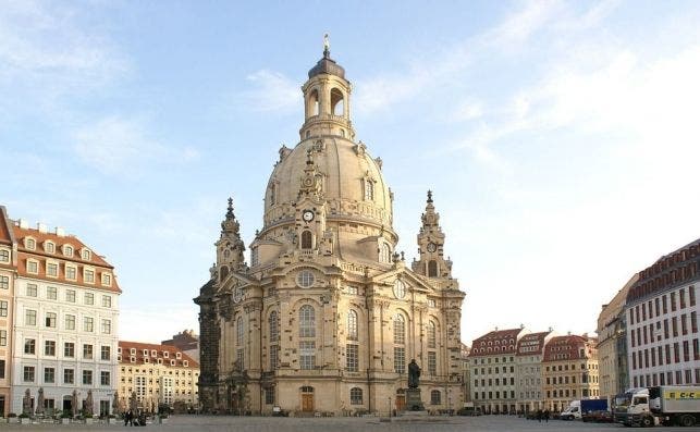 frauenkirche 2354211 960 720