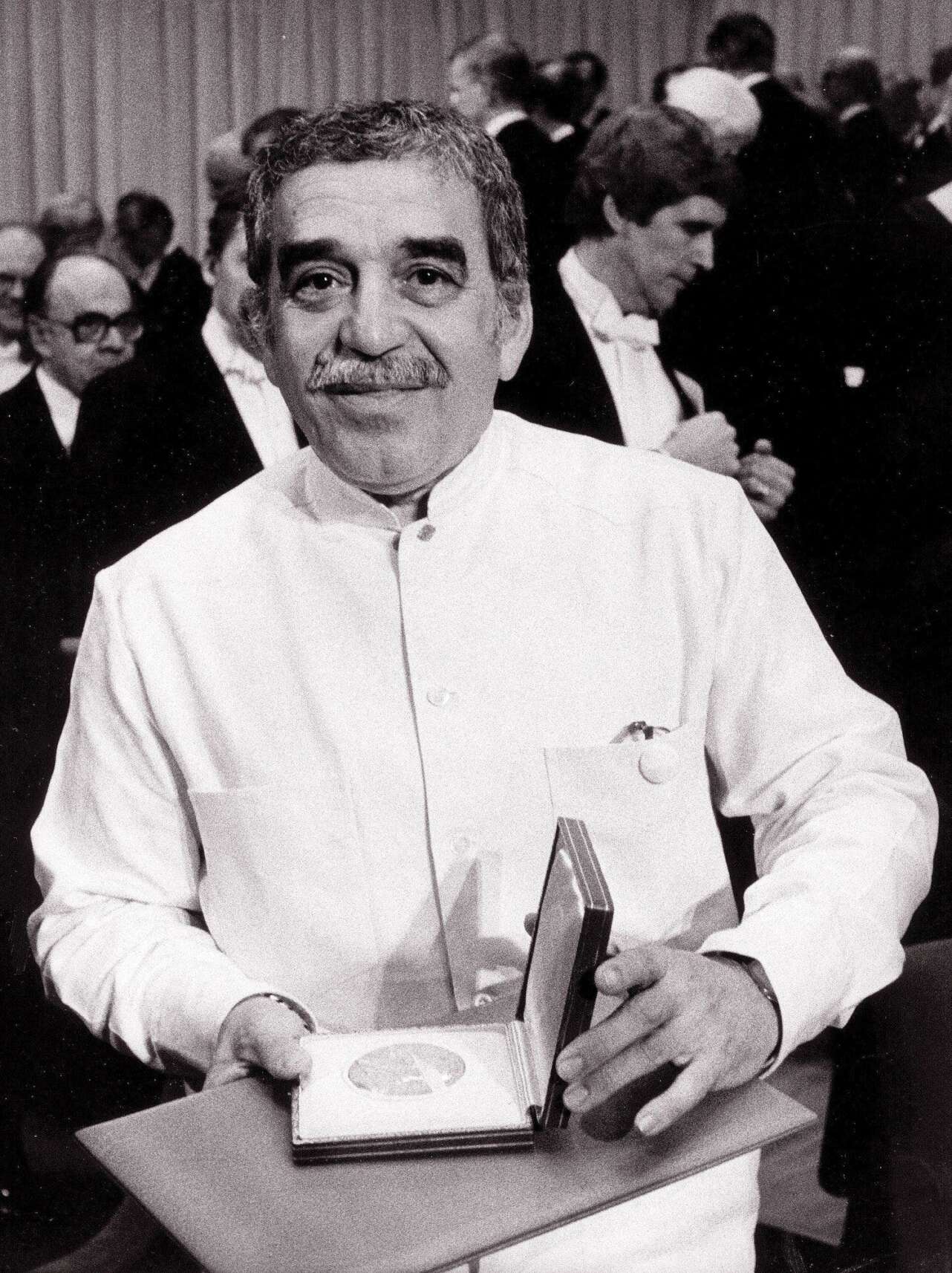 Gabriel GarciÌa MaÌrquez recogioÌ su Nobel en 1982. Foto EFE.