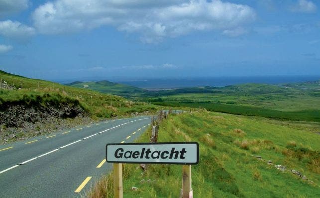 Gaeltacht Sign. Foto Turismo de Irlanda.