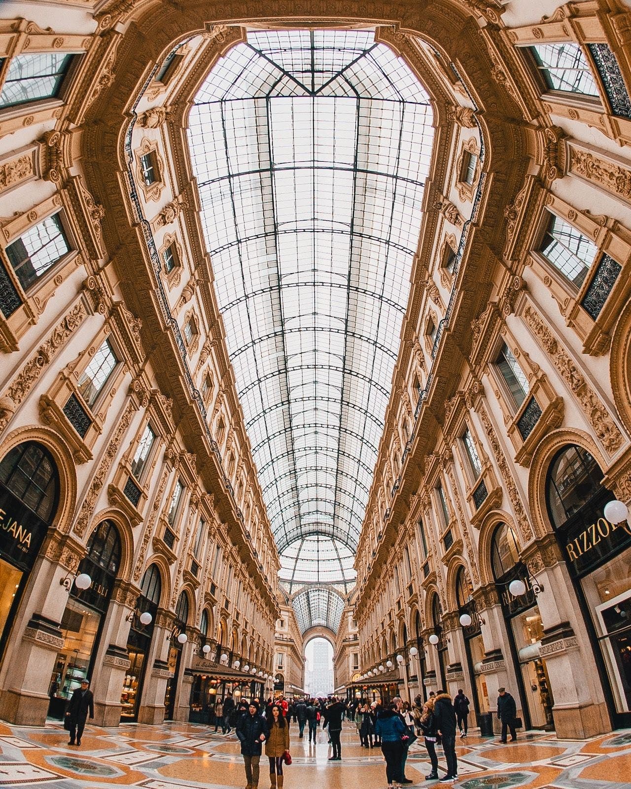 Galleria Vittorio Emanuele II. Foto Jordan Pulmano Unsplash