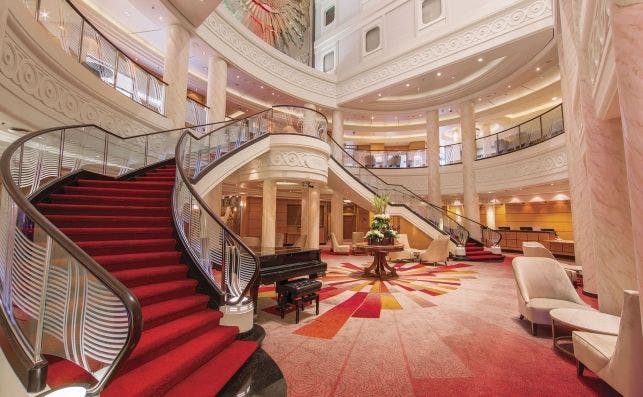 Grand Lobby Queen Mary 2. Foto Cunard.