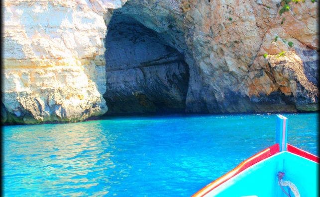 El color de la Gruta Azul parece retocado. Pero es asÃ­. Foto: JosÃ© A. - Flickr.