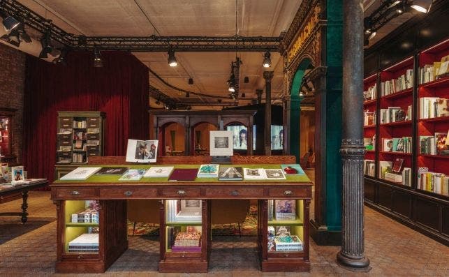 Gucci Wooster Bookstore ofrece un refugio para amantes de los libros. Foto Gucci.