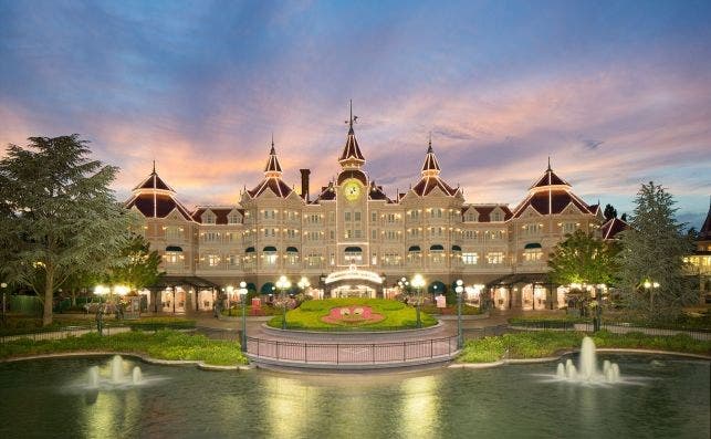 Hotel Disneyland, el buque insignia del parque hotelero Disney en ParÃ­s.