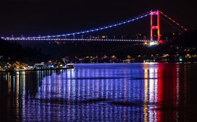 La silueta del puente Fatih Sultan Mehmet. Foto: Hulki Okan Tabak - Unsplash