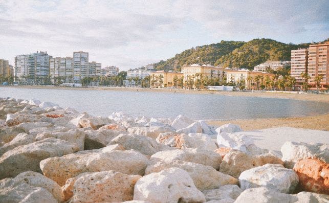 Playa de la Malagueta, muy cerca del puerto (y del centro) de MÃ¡laga. FotografÃ­a: Joel Casey