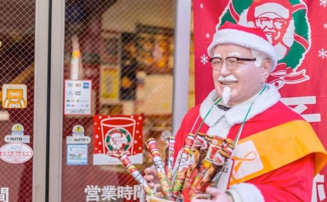  KFC convenciÃ³ a JapÃ³n de que hay que comer pollo frito en Navidad.