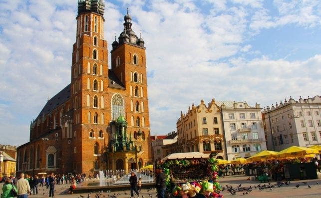 krakow old town market square church poland europe 1344922