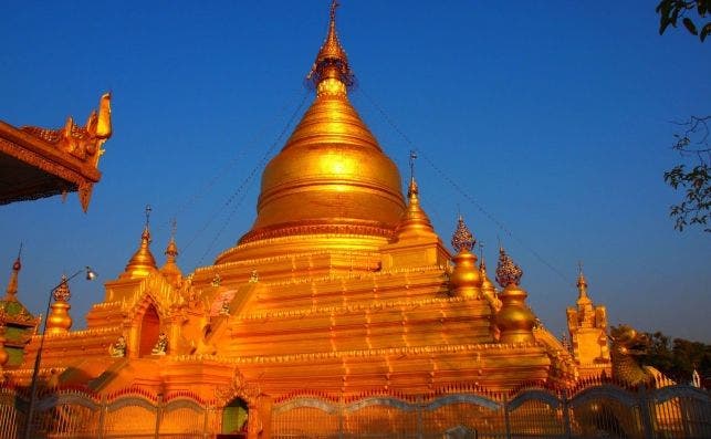 La pagoda de Kuthodaw, una de las mÃ¡s impactantes de Mandalay, en Birmania. Foto: Pau Arps.