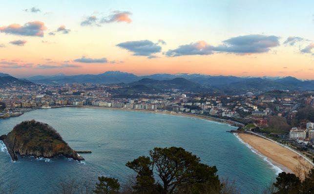 La bahiÌa. Foto Turismo de San SebastiaÌn