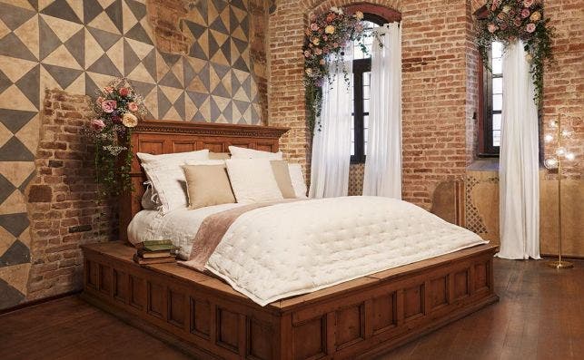 La cama se utilizoÌ en la peliÌcua de director italiano Franco Zeffirelli. Foto Airbnb.