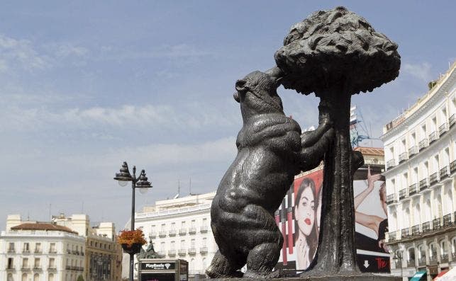 La estatua del Oso y el MadronÌƒo cambiaraÌ de ubicacioÌn. Foto EFE.