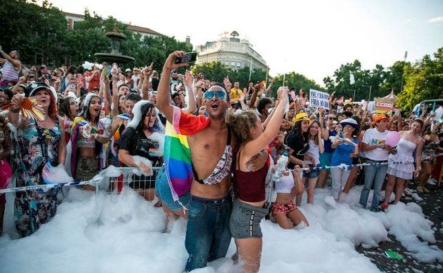 La fiesta del Orgullo es una de las mÃ¡s multitudinarias de Madrid. Foto EFE.