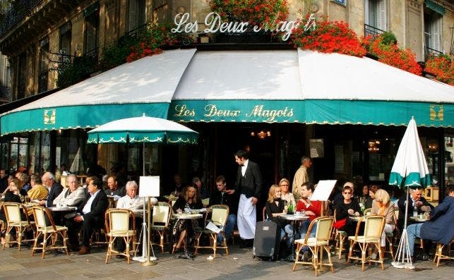 La mÃ­tica cafeterÃ­a Les Deux Magots, ParÃ­s. Foto Pixabay.