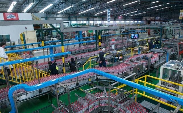 La planta de LanjarÃ³n a pleno rendimiento durante un dÃ­a laboral