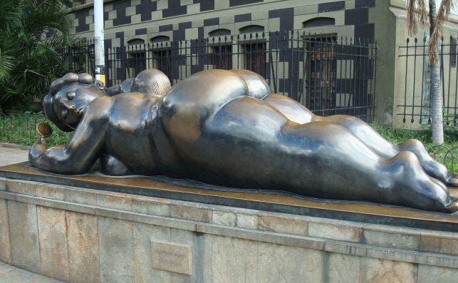 La plaza Botero cuenta con varias de las voluptuosas esculturas del artista. Foto: Julian zapata Pixabay