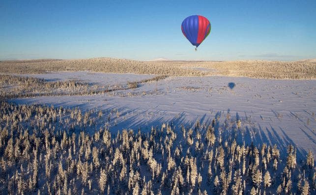 La compaÃ±Ã­a organizarÃ¡ vuelos en globo por la superficie helada de la Laponia. Foto: Off the Map Travel