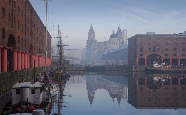 Las antiguas naves de ladrillo rojo dominan la escena de Waterfront. Foto Rod Edwards VisitBritain