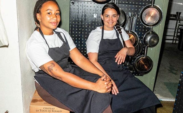 Las cocineras Linn SoÌˆderstroÌˆm y Marion Ringborg. Foto Oddbird