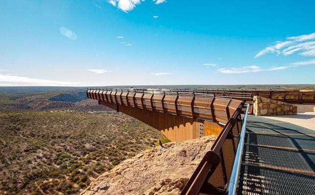 Las plataformas son una obra maestra de la ingenieriÌa. Foto Australia Coral Coast