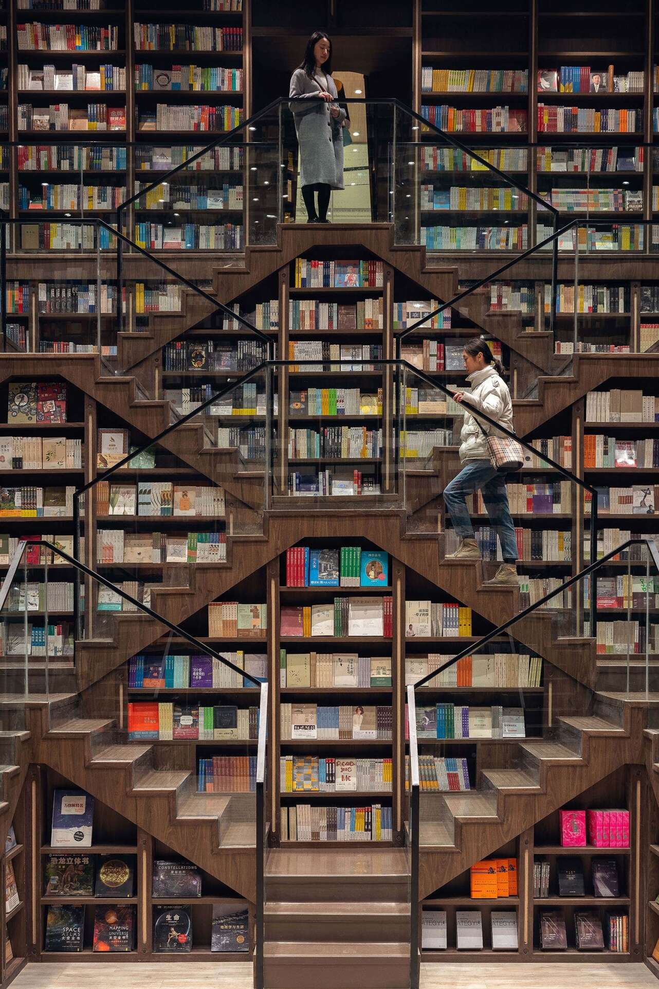 LibrerÃ­a Chongqing Zhongshuge. Foto X + Living