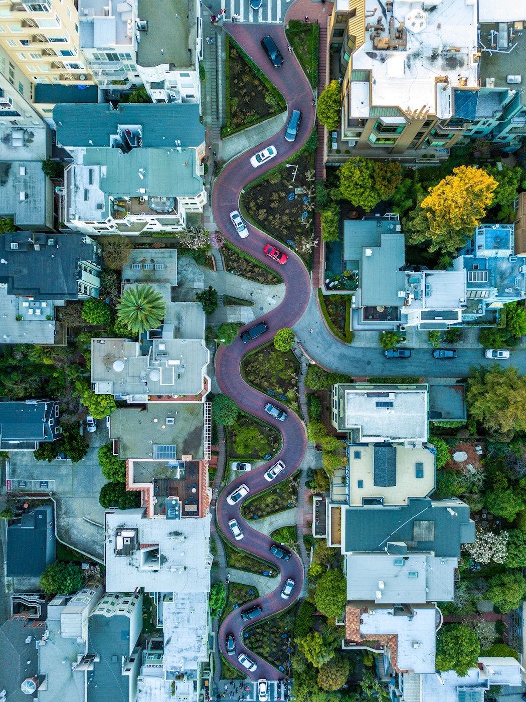 Lombard Street se vislumbra en 'VÃ©rtigo'. Foto Brandon Nelson Unsplash