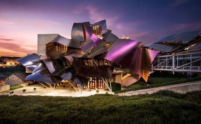 los colores del vino acompanan la experiencia en marques de riscal foto 15 970x597