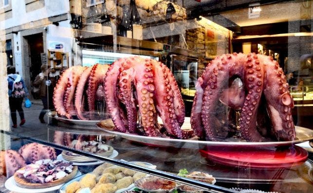 Los mariscos y pescados que se comen en Santiago siempre son muy frescos. Foto Turismo de Santiago (2)