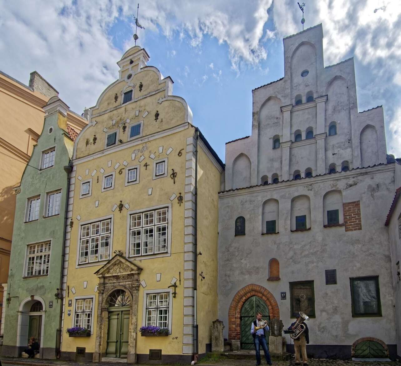 Los Tres Hermanos, en el centro medieval de Riga. Foto: Pixabay.