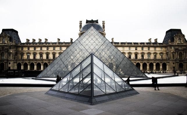 Louvre. Foto Alex Holyoake Unsplash