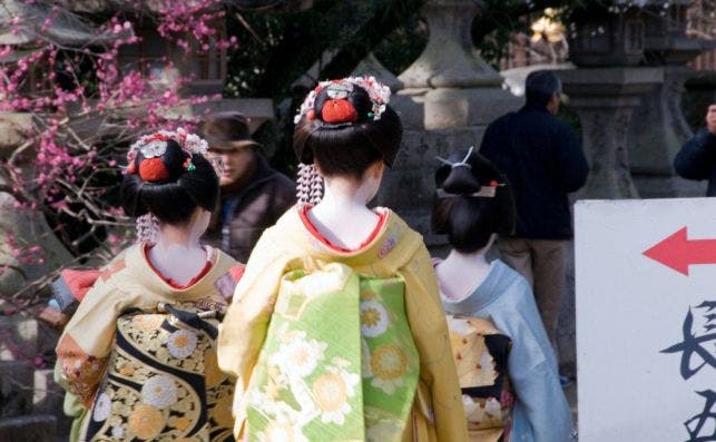 Maikos en el barrio de Gion. Foto Kyoto Convention & Visitors