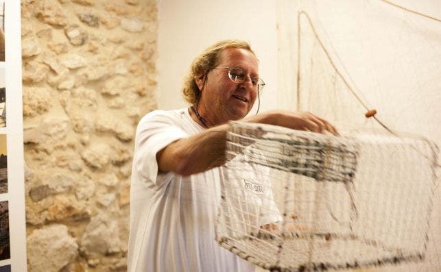 JosÃ© Luis SÃ¡nchez explica las artes de pesca artesanales. Foto: JP Chuet.
