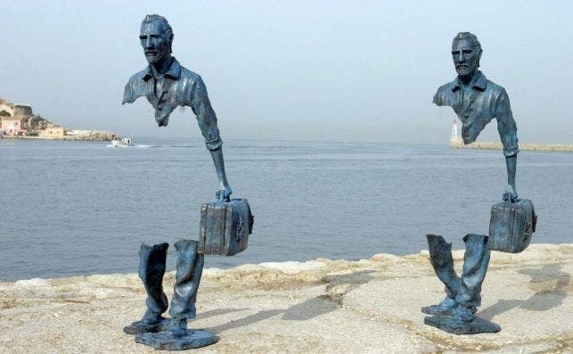 En Marsella las esculturas de Bruno Catalano parecen flotar.