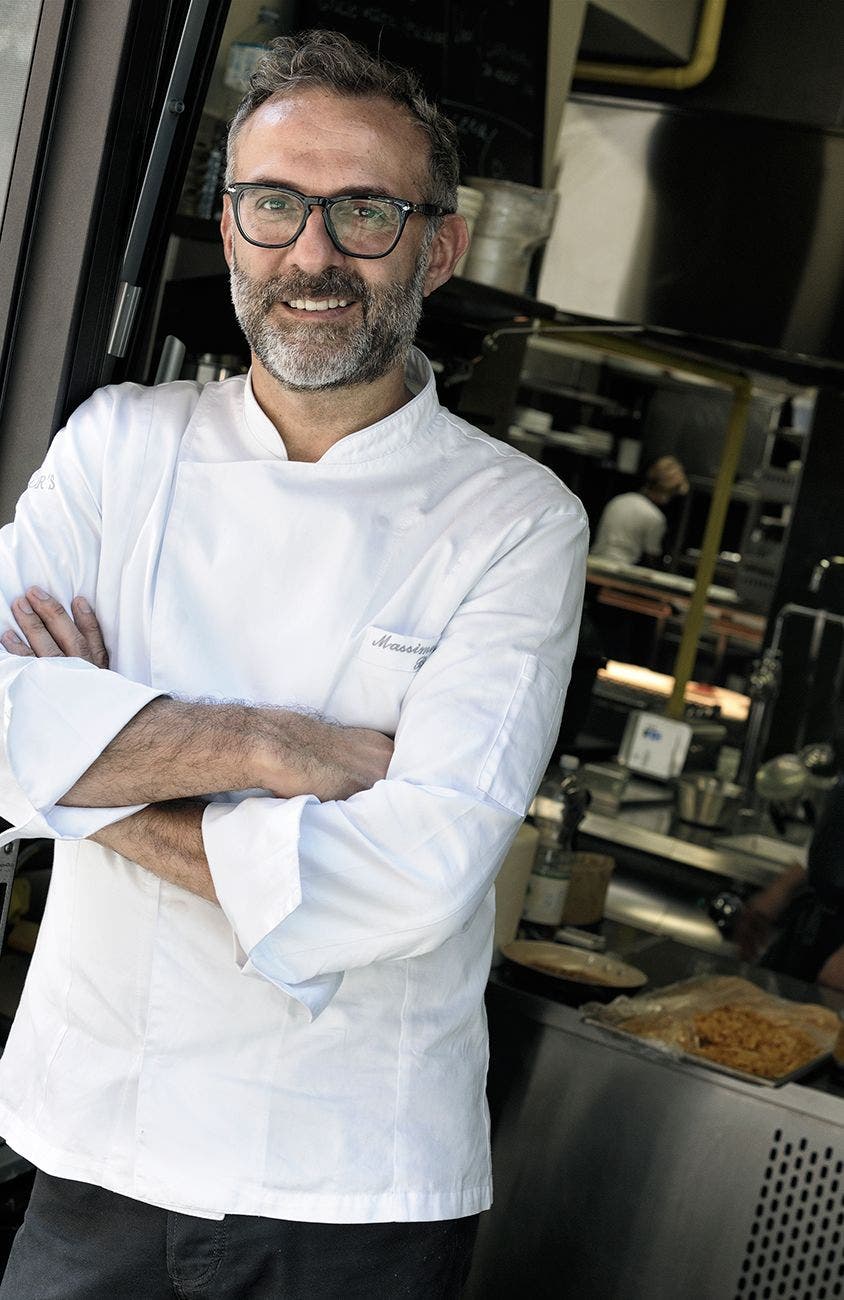 Massimo Bottura en las cocinas de Osteria Francescana. Foto Paolo Terzi.