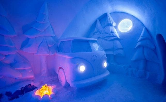 medium art suite spruce woods icehotel 2019