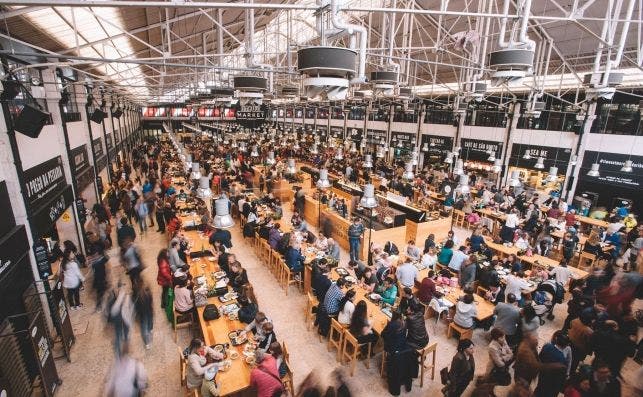 Mercado da Ribeira ambiente.