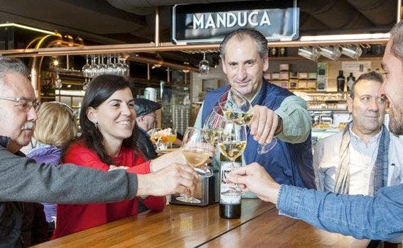 Los gastrobares del mercado de Vitoria-Gasteiz permiten descubrir los sabores locales. Foto: Mercado de Vitoria-Gasteiz.