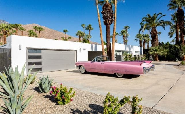 Las residencias y hasta los coches simbolizaban el anhelo del 'sueÃ±o americano'. Foto: Modernism Week