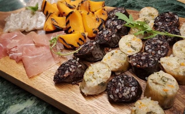 TambiÃ©n hay que probar la morcilla y otros embutidos. Foto: Seogyo Gourmet.